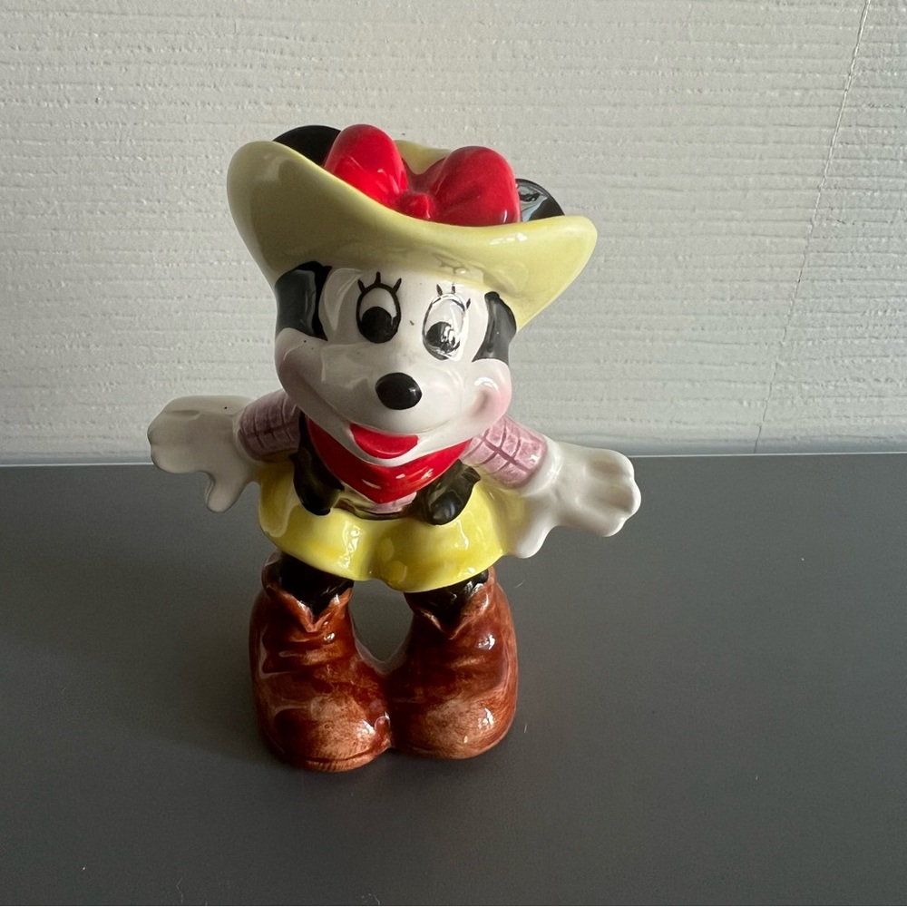 Disney Cowgirl Western‎ Minnie Mouse Ceramic Figurine Japan